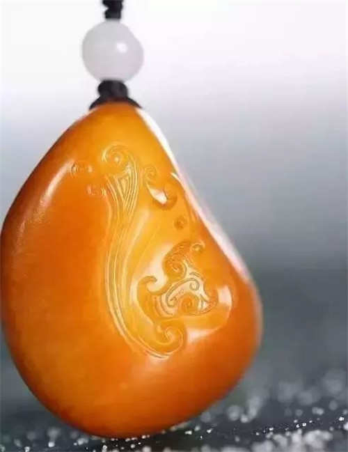 和田玉黄沁籽料越来越火了  第4张