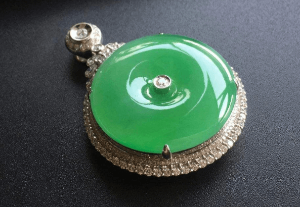 翡翠金镶玉戒指翡翠平安扣的寓意和象征是什么？原来它的讲究这么多！   第3张