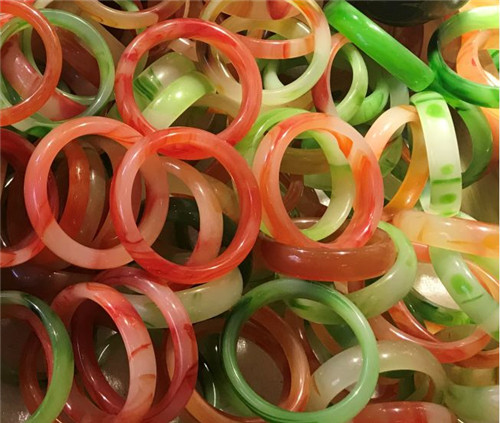 翡翠坠价格哪些玉石假货比较少，可以放心买？  第2张