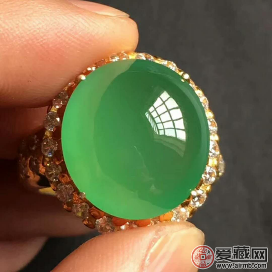 如何挑选翡翠戒面?A货翡翠戒面的形状和尺寸重要吗?   第3张