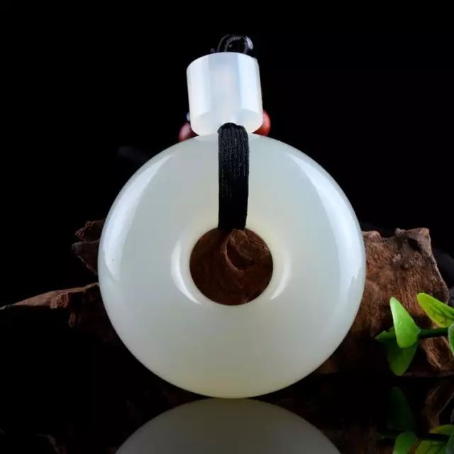 鉴定翡翠的灯叫什么一字之差，黄龙玉却天差地别，什么情况？  第3张