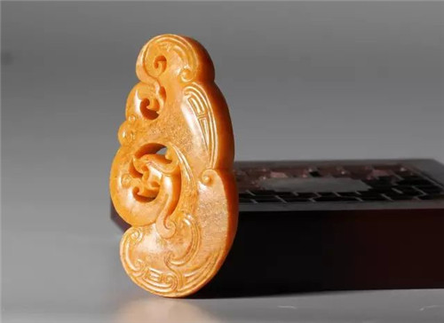 和田玉黄沁籽料越来越火了  第2张