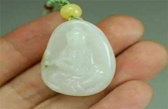 用手电筒看玉石，这是什么招式？  第5张