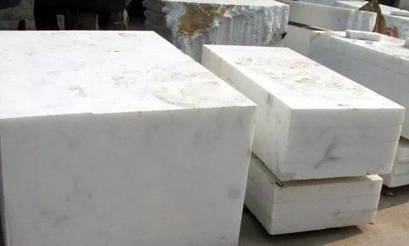 冰种飘兰花翡翠手镯为什么四川汉白玉的价格会比较贵？  第3张