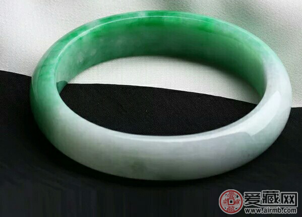 珠宝品牌翡翠这些瑕疵会影响翡翠价值，速看   第2张