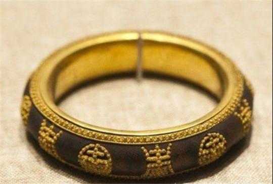 玛瑙与翡翠的价格清代宫廷后妃的珠宝首饰，一起欣赏下  第1张