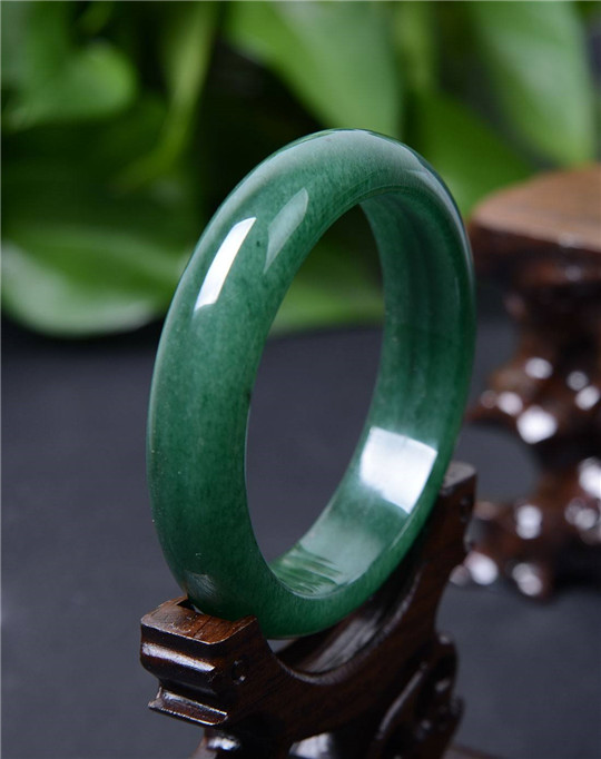 绿色的就是翡翠吗？国内还有哪些绿色玉石？  第2张