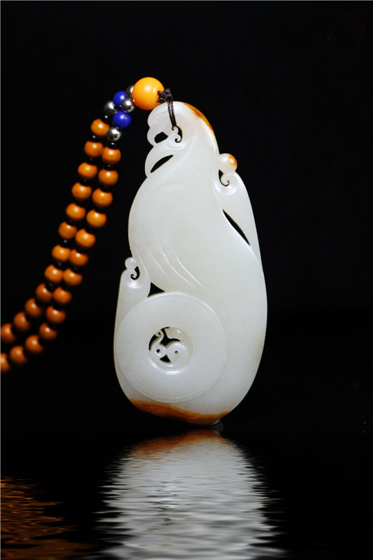 买翡翠手镯的故事和田玉和昆仑玉如何区分？  第1张