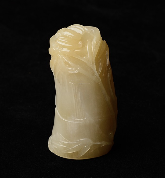 石化玉和翡翠玉的区别色彩丰富的金丝玉雕件，你见过吗？  第1张