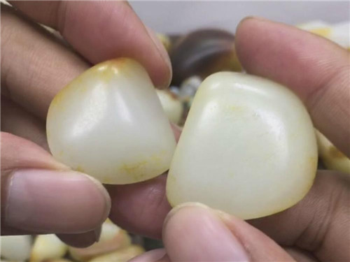 翡翠莲花手串价格籽料如何透过现象玩本质？  第5张