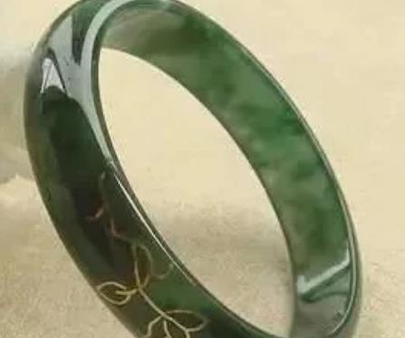 翡翠干货知识一一翡翠镯子被摔碎了该怎么办？   第1张