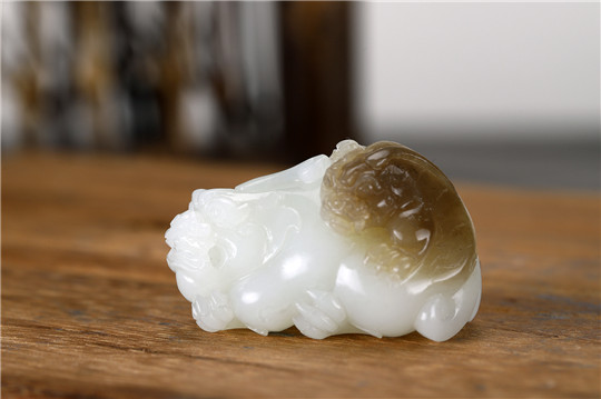 从细腻度可以看出玉石的真假？  第1张