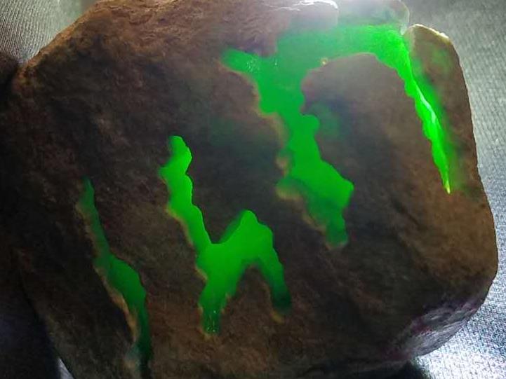 翡翠原石图片哪里有？真实吗？   第2张