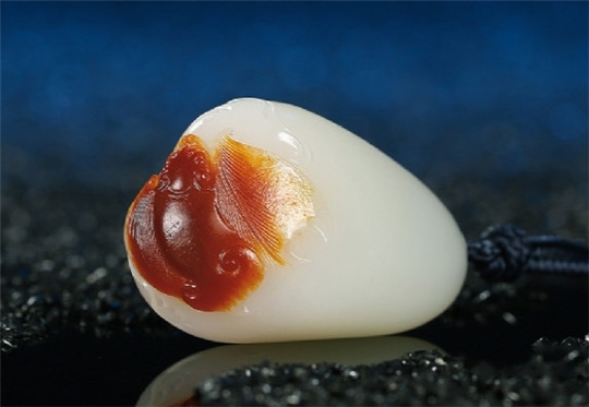 和田玉手把件能盘到包浆，这些技巧你get到了吗？  第2张