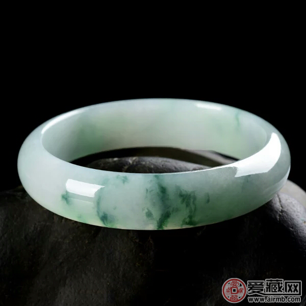 翡翠手镯2000是真的吗 