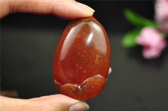 金丝玉与南红玛瑙长相相似，价格却千差万别！  第2张