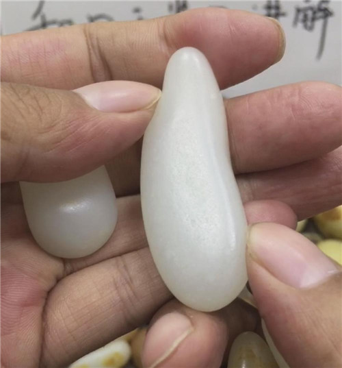 翡翠莲花手串价格籽料如何透过现象玩本质？  第4张