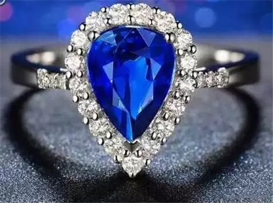 云南旅游翡翠在哪买珠宝各有象征，你选对了吗？  第3张