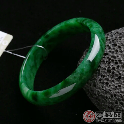 冰糯飘花翡翠手镯选购技巧有哪些? 第1张
