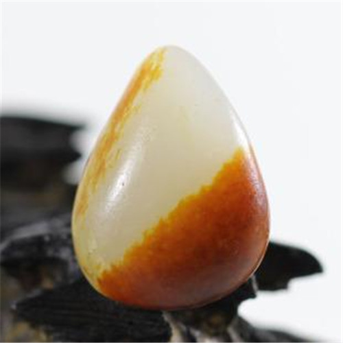 翡翠手镯颜色绿自己捡的石头是不是玉石，怎么判断？  第2张