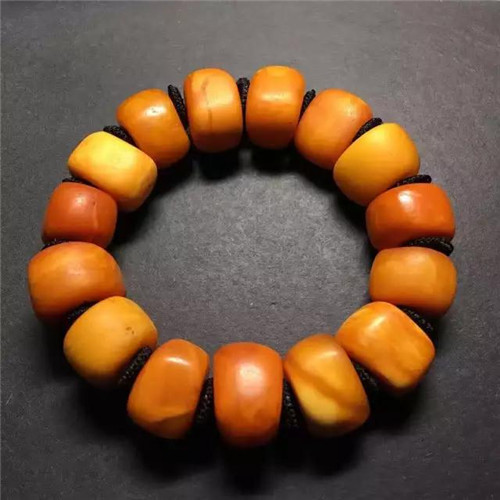 翡翠原石切开后图片 石头教你如何挑选老蜜蜡？  第2张