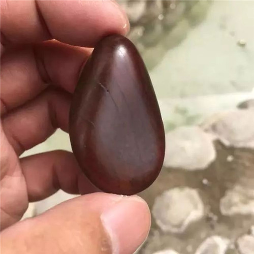 黑色翡翠手镯好么如何从和田玉颜色判断其收藏价值？  第8张