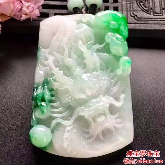 切翡翠原石机翡翠的喻意是啥？造型设计不一样喻意有很大的不一样   第4张