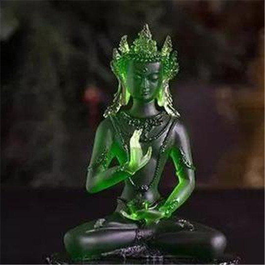 翡翠吊坠正阳绿琉璃还是翡翠？泰国供奉百年的“翡翠“观音，绿到让人睁不开眼  第4张