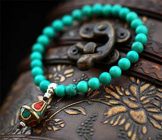 缅甸河里有翡翠原石吗绿松石开裂如何保养？  第1张