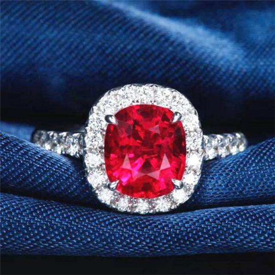 云南旅游翡翠在哪买珠宝各有象征，你选对了吗？  第1张