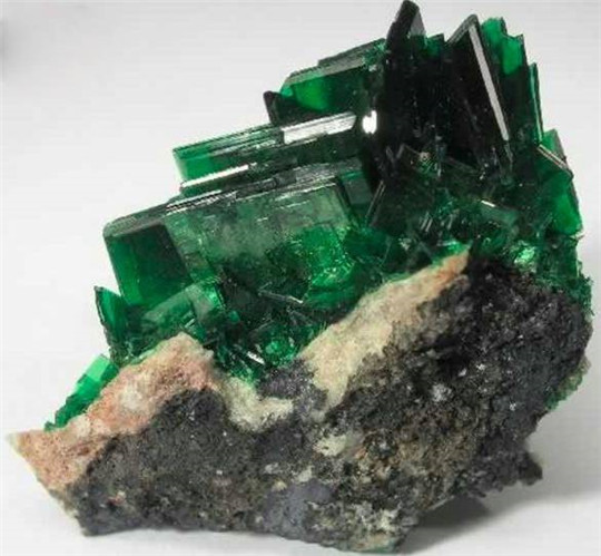 这9种有毒的玉石可不要轻易带回家！  第3张