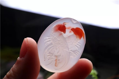 翡翠手镯如何看真假鉴别南红不只是美玉，更是信仰  第3张