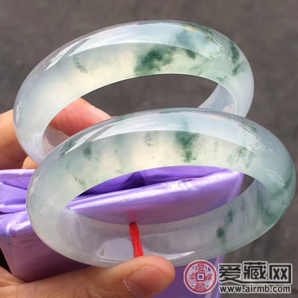 冰种翡翠手镯有什么特点？ 