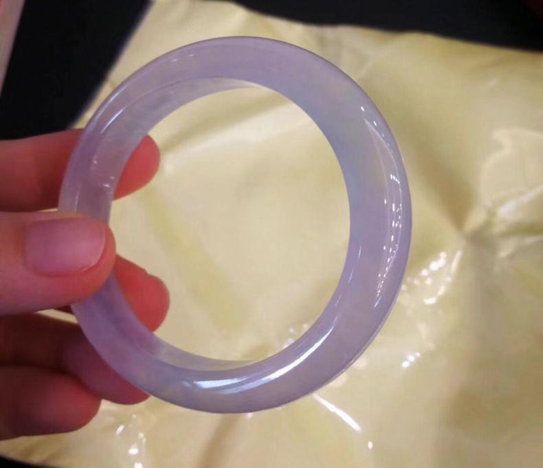 腾冲翡翠手镯价格翡翠的色根指什么？会对价格有影响吗？  第5张