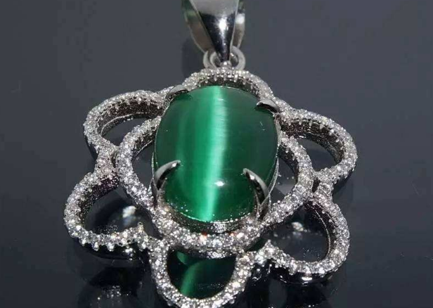 祖母绿戒指价格多少了？  第2张