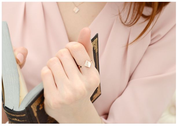 翡翠手镯的鉴定方法我们正处于一个玫瑰金的时代？什么情况？  第5张