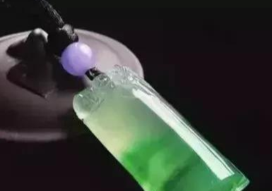 女孩戴翡翠手镯好吗现在的翡翠市场到底是什么情况？行家告诉你  第4张