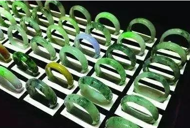 女孩戴翡翠手镯好吗现在的翡翠市场到底是什么情况？行家告诉你  第6张