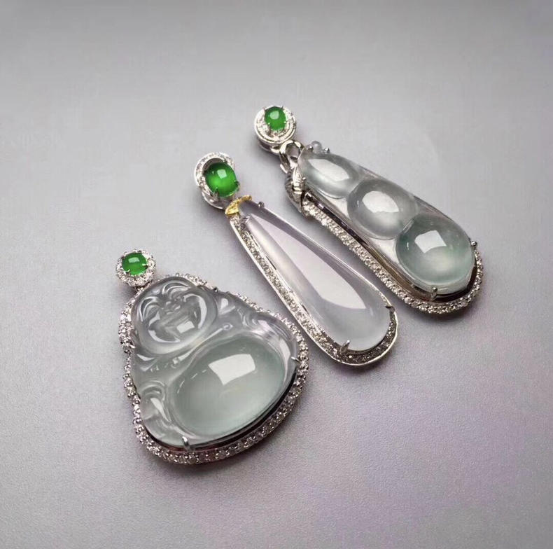 翡翠玻璃种出现灰色调，是否会影响价格？  第1张