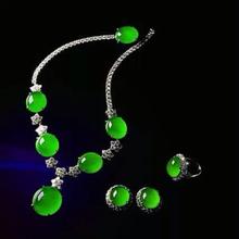 玻璃种翡翠报价帝王绿翡翠为什么价格高？  第1张