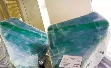 女孩戴翡翠手镯好吗现在的翡翠市场到底是什么情况？行家告诉你  第3张