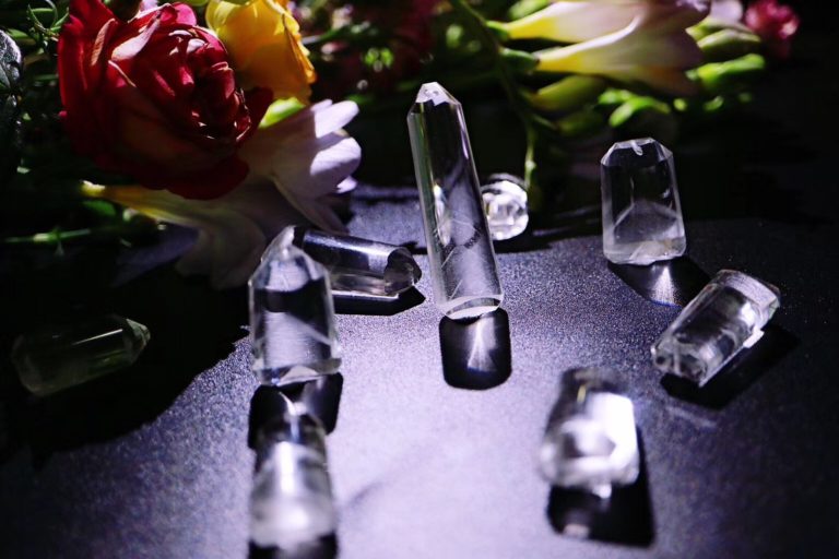 翡翠饰品的主要集散地白幽灵是白水晶吗？如何挑选白幽灵  第5张