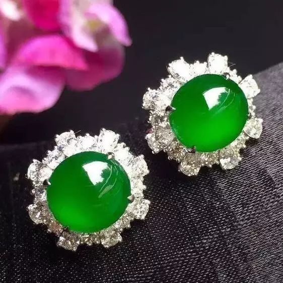 真的翡翠玉手镯多少钱几十万的翡翠蛋面用白纸包装，有什么说头？  第6张