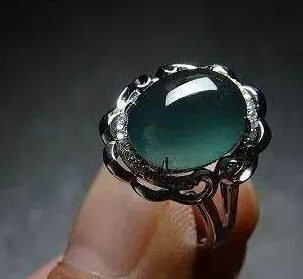 它称为翡翠界的“蓝色妖姬”，据说未来10年可能比房子还要值钱  第1张