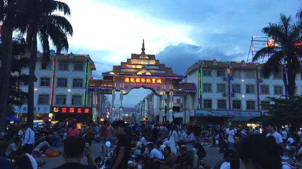 翡翠都很贵吗？其实翡翠的价格由这几点因素决定  第7张