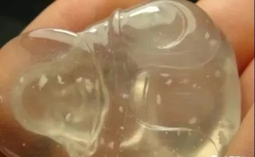 水沫子看似像玻璃种，二者价值却天差地别，千万别被骗了！  第6张