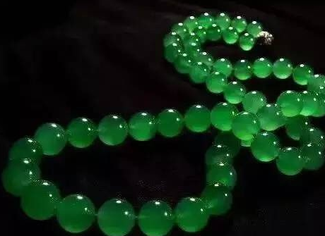 盘点翡翠行业的，中五位翡翠价值  第4张