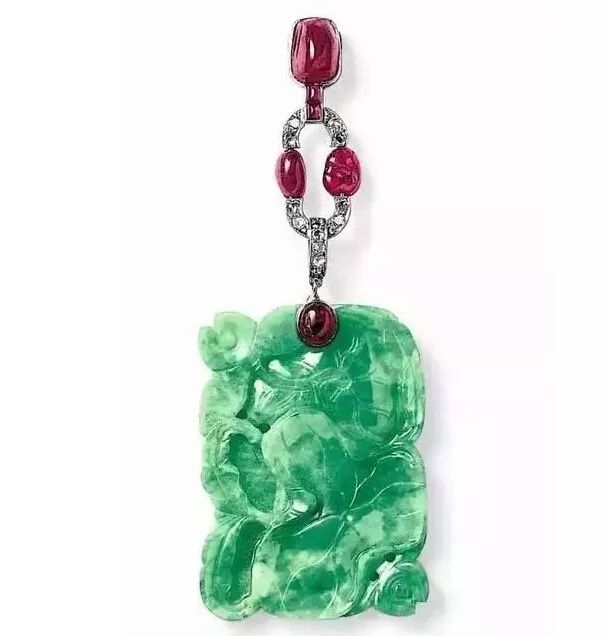 买什么牌子的翡翠手镯真相还是炒作：玉髓这样的地摊货，被老外卖了十几万？  第25张