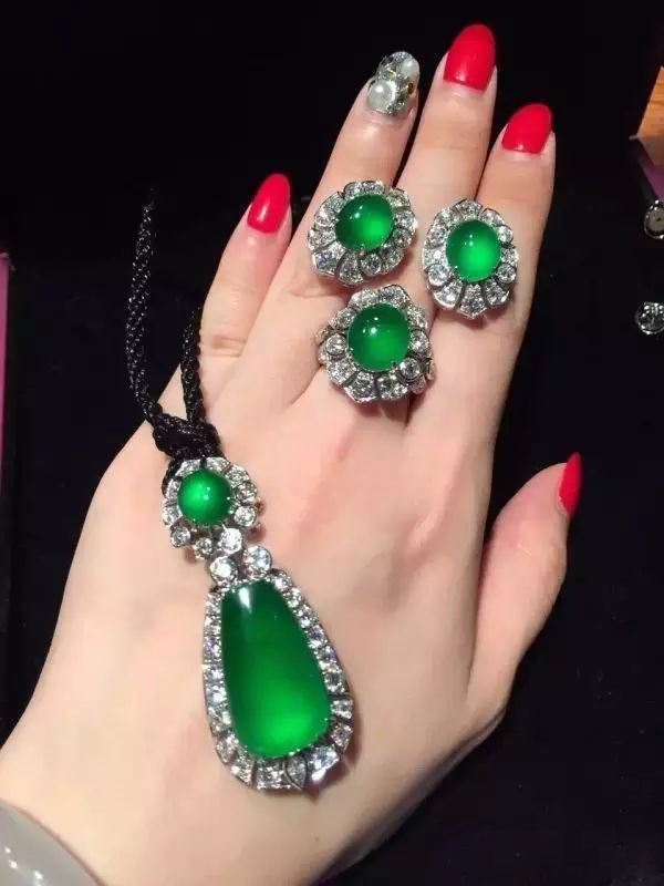 翡翠赌石在未来的翡翠市场中会如何发展？  第3张