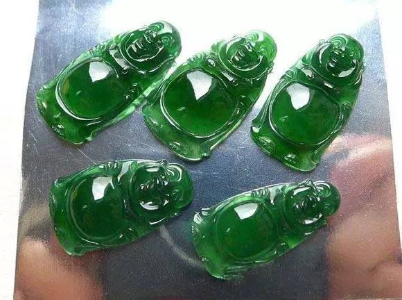 翡翠观音配崖柏挂绳世界各地的玉石，一起看看  第1张